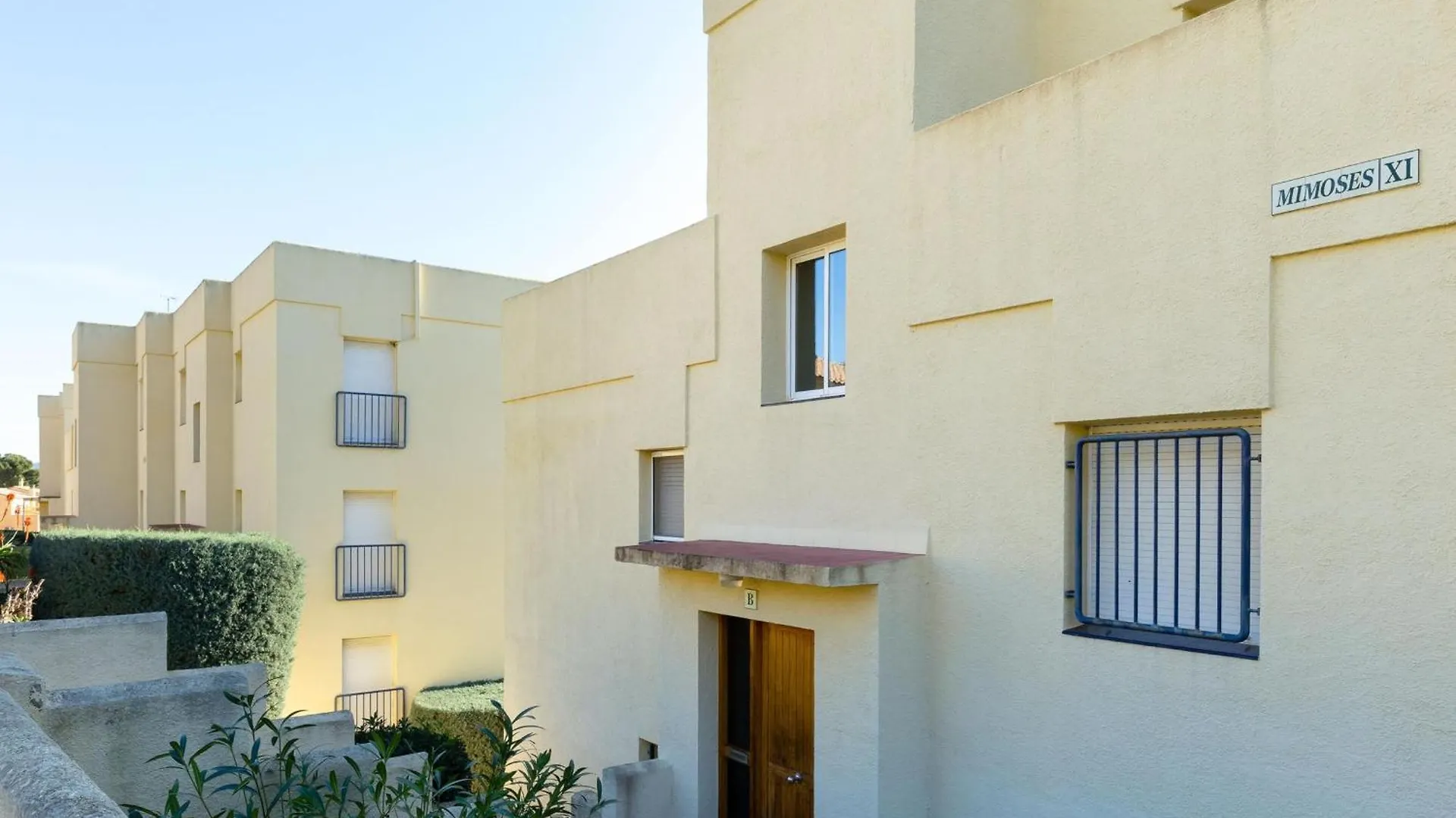 Apartamento Con Terraza A 150 M De La Playa De Grifeu, Ideal Para 4 Personas - Es-228-50 Llança Apartment