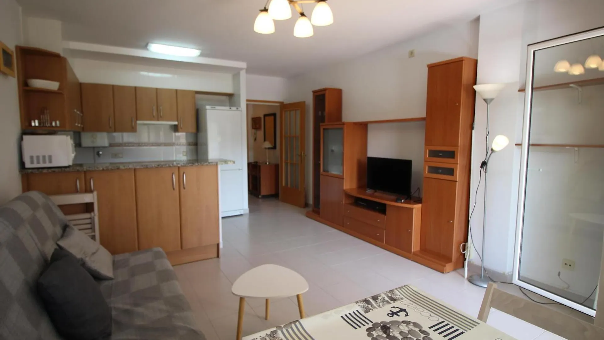 Apartamento Con Terraza A 150 M De La Playa De Grifeu, Ideal Para 4 Personas - Es-228-50 Llança Spanien